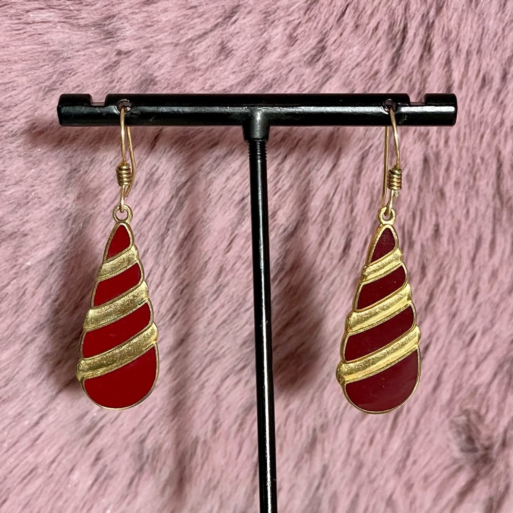 3/$20 🛍️ Classic Vintage Red Enamel & Gold Striped Earrings Stamped Discovery